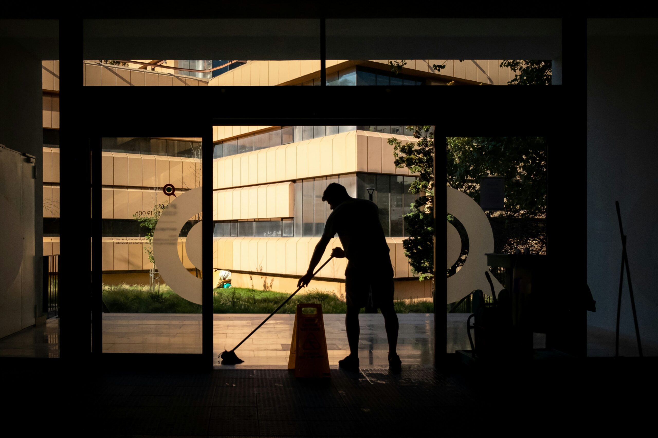 gil-ribeiro-3hO8igCybds-unsplash-min